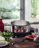 Casseroles en inox avec poignée, idéal pour tous feux incluant induction, en alimentation saine et cuisine italienne.