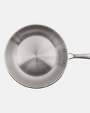 Poêle inox brossé Cuisinox de la collection Gourmet avec finition tri-pli.