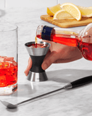 Dosage précis d’alcool pour cocktail avec le doseur double OXO