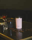 Travel mug isotherme Qwetch avec couvercle étanche, idéal pour emporter toutes vos boissons chaudes