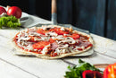 Pelle à pizza en métal avec poignée en bois, accessoire de cuisine pour fours traditionnels et électriques.